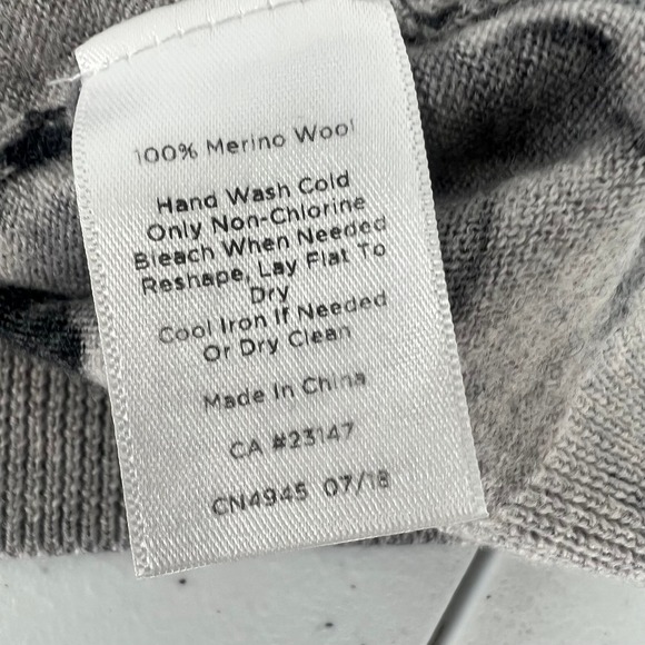 Talbots Women L Gray Black Pure Merino Wool Floral Rose Knit Tank Top Shell - Picture 4 of 7